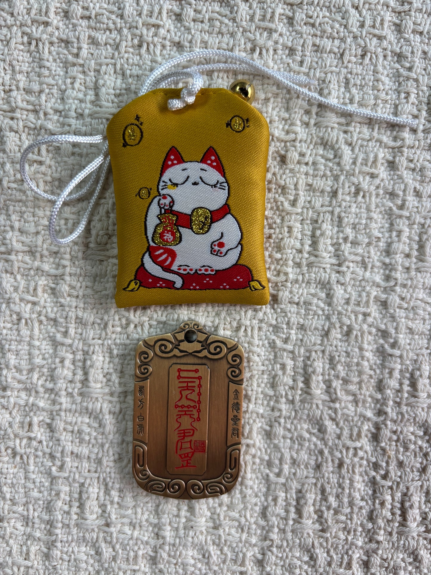 月うさぎのお守り – 京都発のハンドメイドあみぐるみ – 平和、厄除け、穏やかな幸運の象徴 – 世界に一つだけの手作りかぎ針編み作品