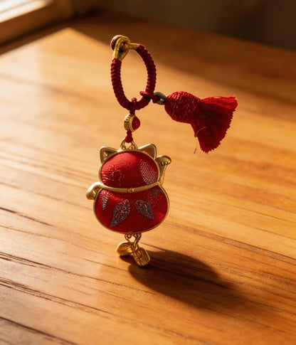 Maneki Neko Lucky Charm (Red) – Kyoto Inspired Handmade Amulet – Symbol of Wealth, Prosperity and Good Fortune – Traditional Japanese Artisan Craft