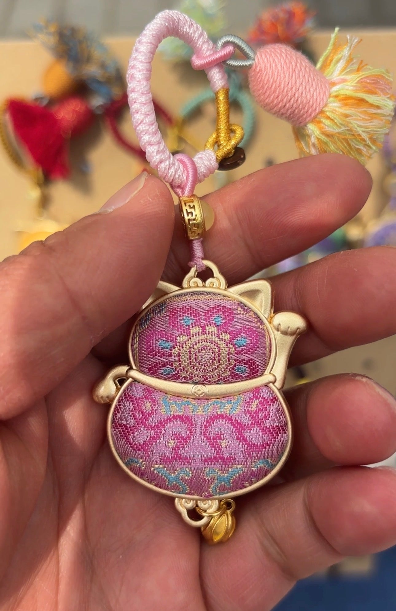 Maneki Neko Lucky Charm (Pink) – Kyoto Inspired Handmade Amulet – Symbol of Love, Attraction and Gentle Luck – Hand-Embroidered Japanese Artisan Craft