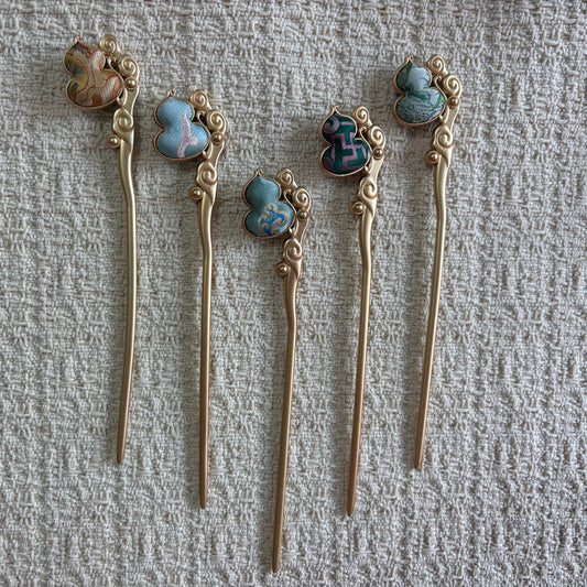 JOFAE Kyoto handmade gourd hair pin featuring traditional design, symbolizing protection and good fortune, displayed on a model.