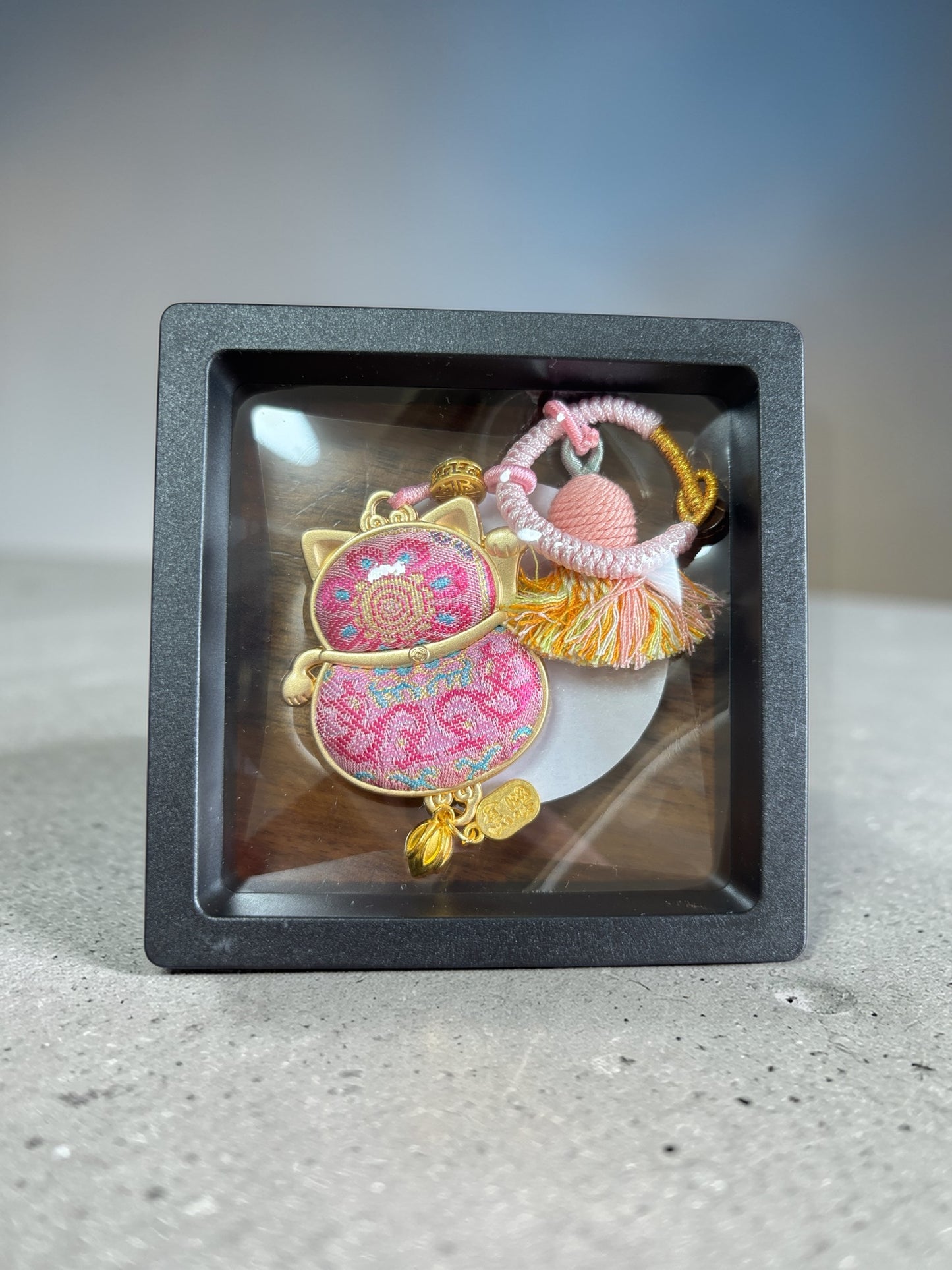 Maneki Neko Lucky Charm (Pink) – Kyoto Inspired Handmade Amulet – Symbol of Love, Attraction and Gentle Luck – Hand-Embroidered Japanese Artisan Craft