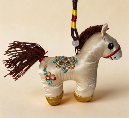Lucky Horse Charm (Ivory) – Kyoto Inspired Handmade Amulet – Symbol of Safe Journey, Protection and Gentle Strength – Hand-Embroidered Traditional Japanese Craft